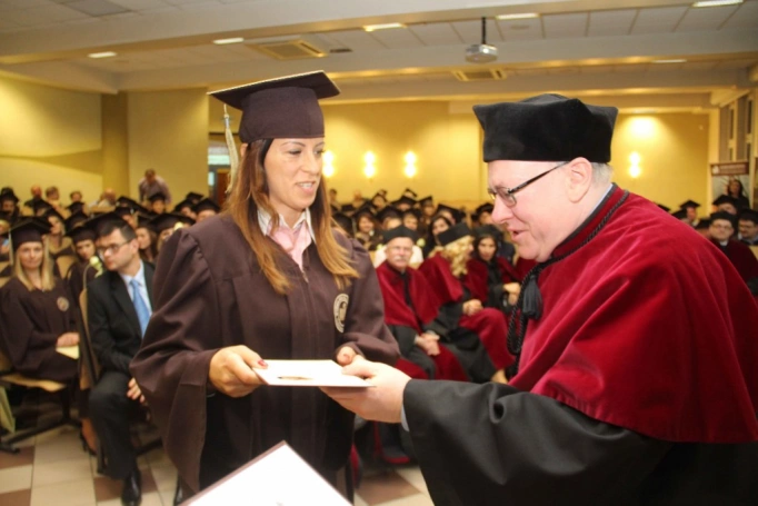 Zdjęcie nr 203 z galerii Gala wręczenia dyplom&oacute;w absolwentom studi&oacute;w II stopnia