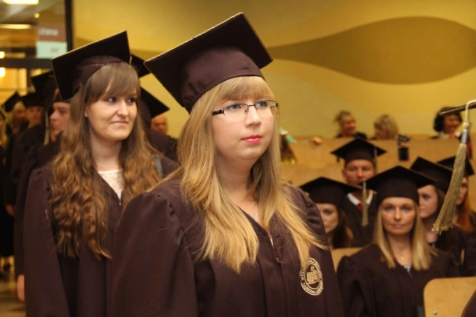 Zdjęcie nr 23 z galerii Gala wręczenia dyplom&oacute;w absolwentom studi&oacute;w II stopnia