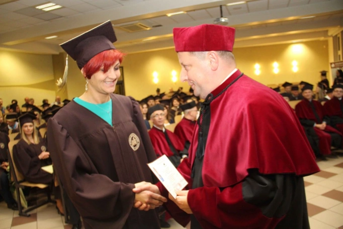 Zdjęcie nr 209 z galerii Gala wręczenia dyplom&oacute;w absolwentom studi&oacute;w II stopnia