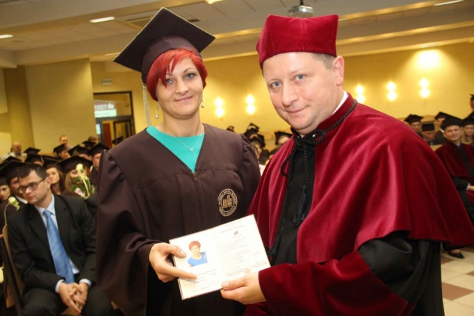 Zdjęcie nr 210 z galerii Gala wręczenia dyplom&oacute;w absolwentom studi&oacute;w II stopnia