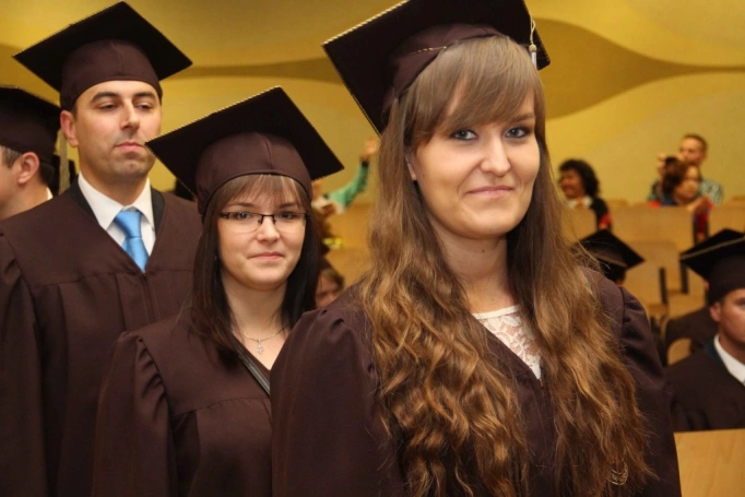 Zdjęcie nr 24 z galerii Gala wręczenia dyplom&oacute;w absolwentom studi&oacute;w II stopnia