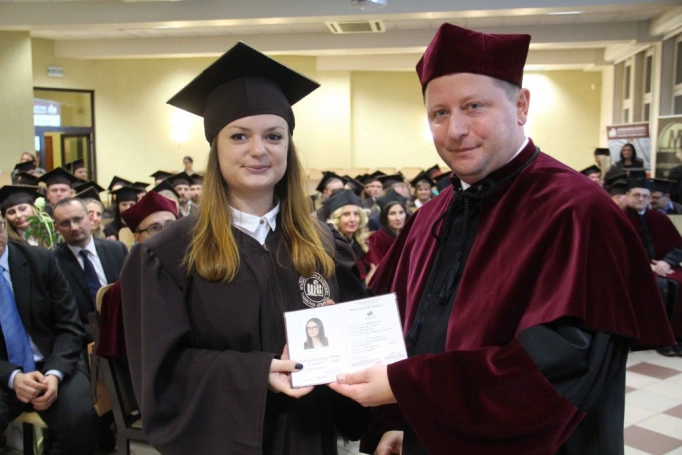 Zdjęcie nr 214 z galerii Gala wręczenia dyplom&oacute;w absolwentom studi&oacute;w II stopnia