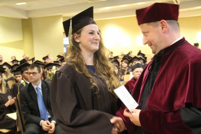 Zdjęcie nr 216 z galerii Gala wręczenia dyplom&oacute;w absolwentom studi&oacute;w II stopnia