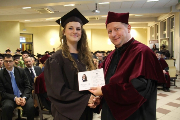 Zdjęcie nr 217 z galerii Gala wręczenia dyplom&oacute;w absolwentom studi&oacute;w II stopnia