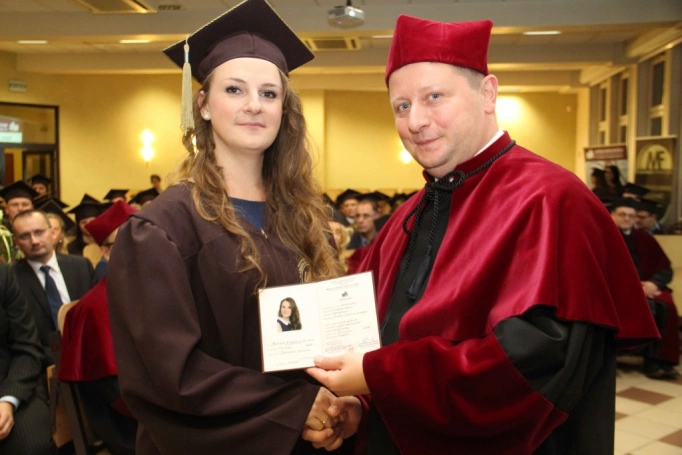 Zdjęcie nr 218 z galerii Gala wręczenia dyplom&oacute;w absolwentom studi&oacute;w II stopnia