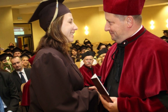 Zdjęcie nr 219 z galerii Gala wręczenia dyplom&oacute;w absolwentom studi&oacute;w II stopnia