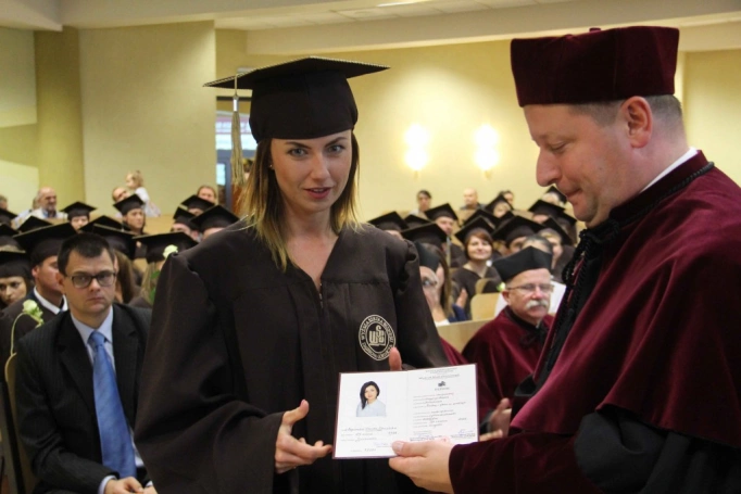 Zdjęcie nr 223 z galerii Gala wręczenia dyplom&oacute;w absolwentom studi&oacute;w II stopnia