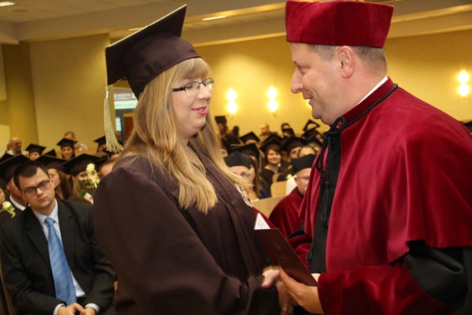 Zdjęcie nr 227 z galerii Gala wręczenia dyplom&oacute;w absolwentom studi&oacute;w II stopnia