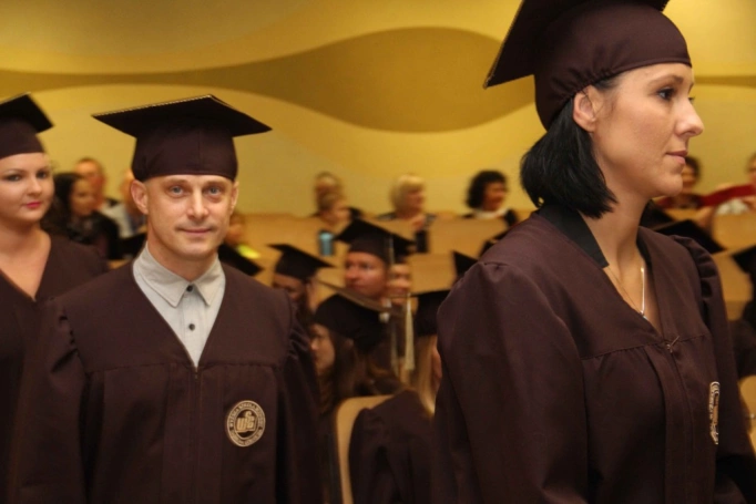 Zdjęcie nr 26 z galerii Gala wręczenia dyplom&oacute;w absolwentom studi&oacute;w II stopnia