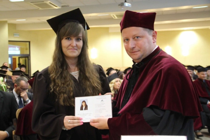 Zdjęcie nr 230 z galerii Gala wręczenia dyplom&oacute;w absolwentom studi&oacute;w II stopnia