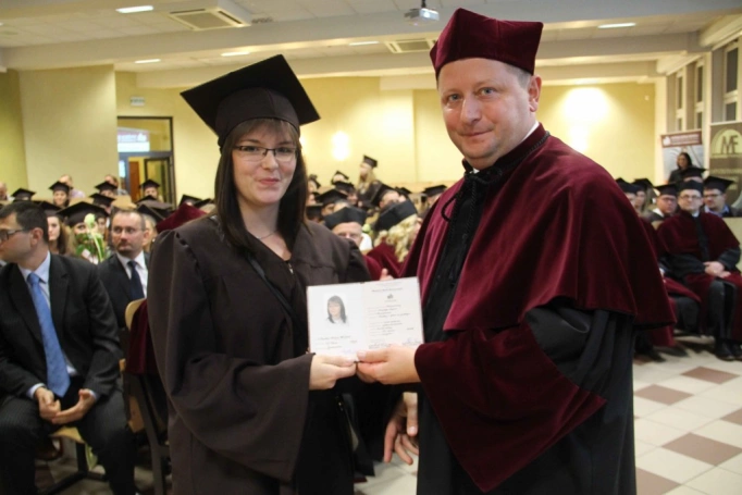 Zdjęcie nr 232 z galerii Gala wręczenia dyplom&oacute;w absolwentom studi&oacute;w II stopnia