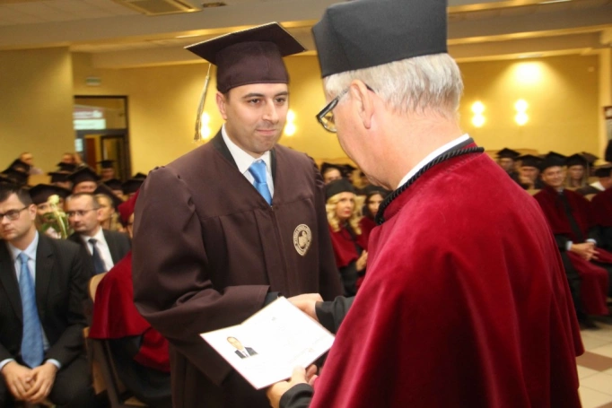 Zdjęcie nr 234 z galerii Gala wręczenia dyplom&oacute;w absolwentom studi&oacute;w II stopnia