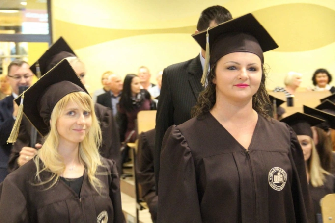 Zdjęcie nr 27 z galerii Gala wręczenia dyplom&oacute;w absolwentom studi&oacute;w II stopnia