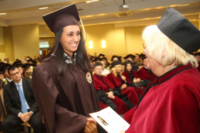 Zdjęcie nr 238 z galerii Gala wręczenia dyplom&oacute;w absolwentom studi&oacute;w II stopnia