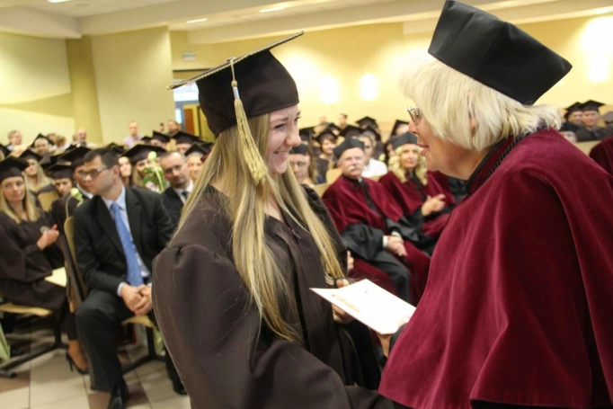 Zdjęcie nr 243 z galerii Gala wręczenia dyplom&oacute;w absolwentom studi&oacute;w II stopnia