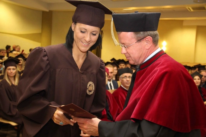 Zdjęcie nr 247 z galerii Gala wręczenia dyplom&oacute;w absolwentom studi&oacute;w II stopnia