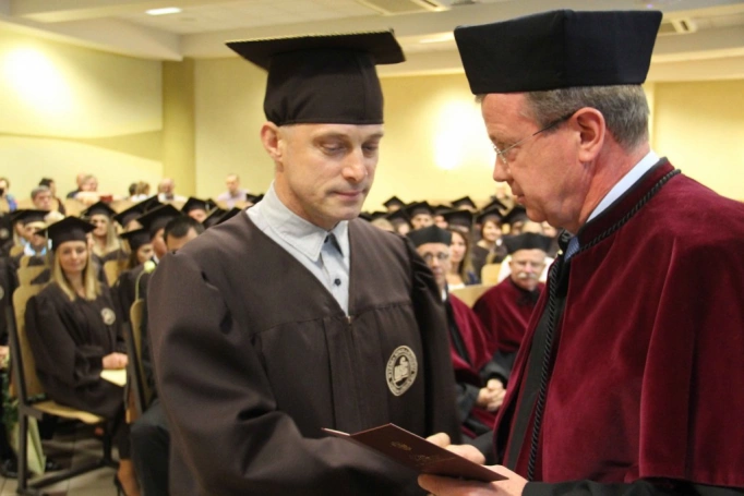 Zdjęcie nr 248 z galerii Gala wręczenia dyplom&oacute;w absolwentom studi&oacute;w II stopnia