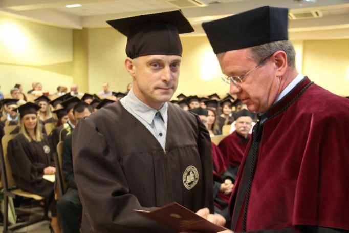 Zdjęcie nr 249 z galerii Gala wręczenia dyplom&oacute;w absolwentom studi&oacute;w II stopnia