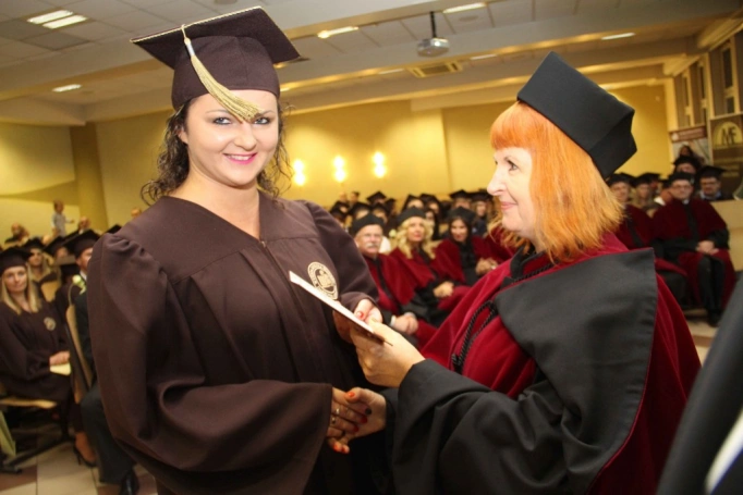 Zdjęcie nr 251 z galerii Gala wręczenia dyplom&oacute;w absolwentom studi&oacute;w II stopnia