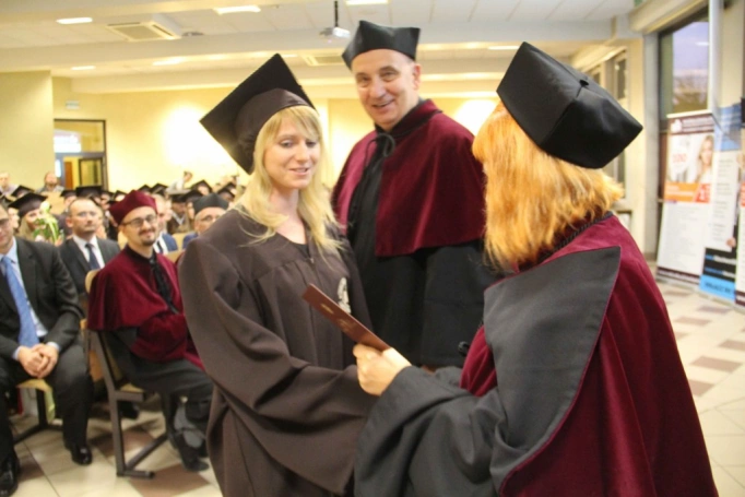 Zdjęcie nr 254 z galerii Gala wręczenia dyplom&oacute;w absolwentom studi&oacute;w II stopnia