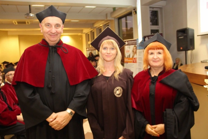 Zdjęcie nr 255 z galerii Gala wręczenia dyplom&oacute;w absolwentom studi&oacute;w II stopnia