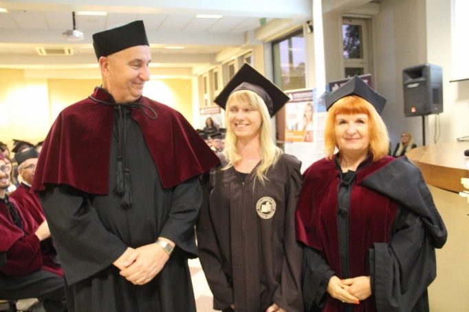 Zdjęcie nr 256 z galerii Gala wręczenia dyplom&oacute;w absolwentom studi&oacute;w II stopnia