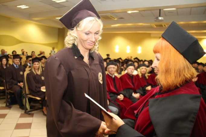 Zdjęcie nr 257 z galerii Gala wręczenia dyplom&oacute;w absolwentom studi&oacute;w II stopnia