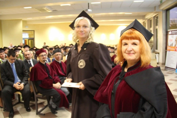 Zdjęcie nr 258 z galerii Gala wręczenia dyplom&oacute;w absolwentom studi&oacute;w II stopnia