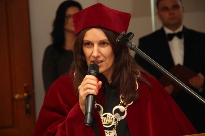 Zdjęcie nr 31 z galerii Gala wręczenia dyplom&oacute;w absolwentom studi&oacute;w II stopnia