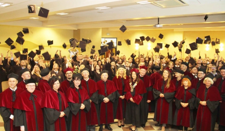 Zdjęcie nr 267 z galerii Gala wręczenia dyplom&oacute;w absolwentom studi&oacute;w II stopnia