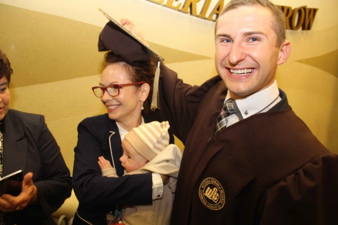 Zdjęcie nr 276 z galerii Gala wręczenia dyplom&oacute;w absolwentom studi&oacute;w II stopnia