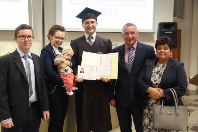 Zdjęcie nr 291 z galerii Gala wręczenia dyplom&oacute;w absolwentom studi&oacute;w II stopnia