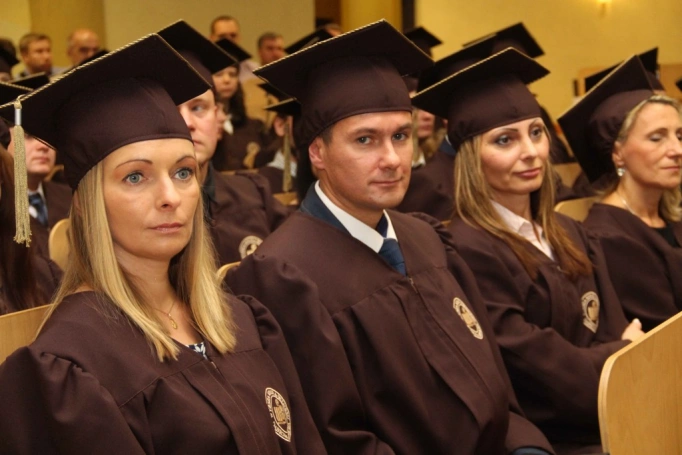 Zdjęcie nr 44 z galerii Gala wręczenia dyplom&oacute;w absolwentom studi&oacute;w II stopnia