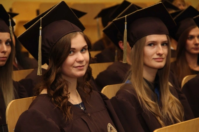 Zdjęcie nr 46 z galerii Gala wręczenia dyplom&oacute;w absolwentom studi&oacute;w II stopnia