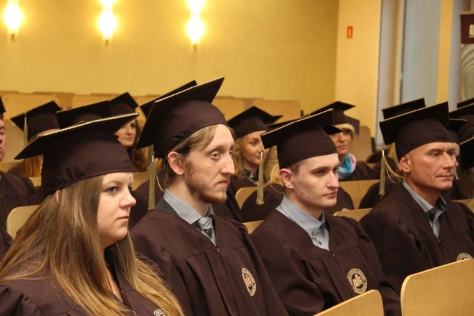 Zdjęcie nr 48 z galerii Gala wręczenia dyplom&oacute;w absolwentom studi&oacute;w II stopnia