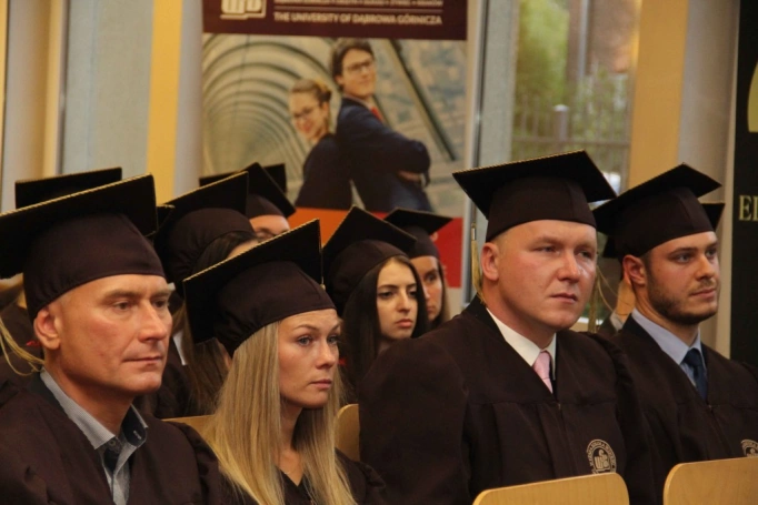 Zdjęcie nr 49 z galerii Gala wręczenia dyplom&oacute;w absolwentom studi&oacute;w II stopnia