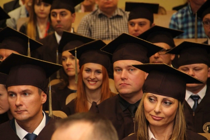 Zdjęcie nr 50 z galerii Gala wręczenia dyplom&oacute;w absolwentom studi&oacute;w II stopnia