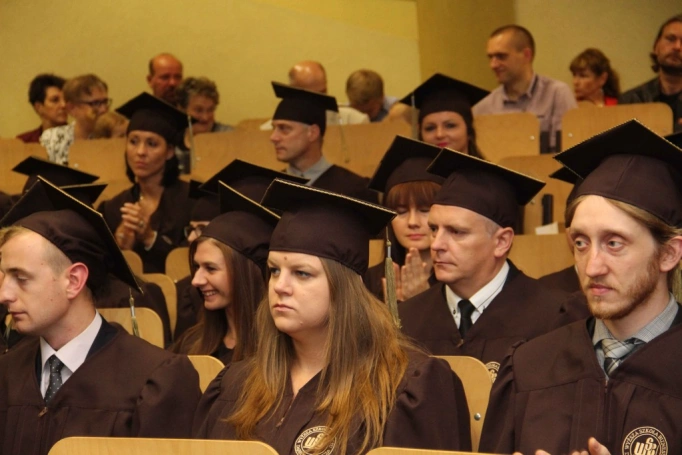 Zdjęcie nr 52 z galerii Gala wręczenia dyplom&oacute;w absolwentom studi&oacute;w II stopnia