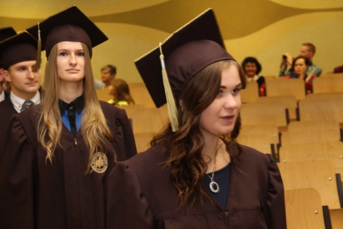 Zdjęcie nr 6 z galerii Gala wręczenia dyplom&oacute;w absolwentom studi&oacute;w II stopnia