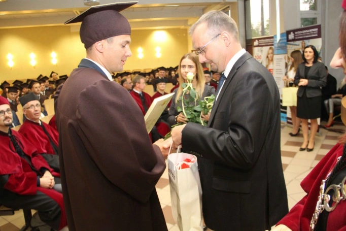 Zdjęcie nr 67 z galerii Gala wręczenia dyplom&oacute;w absolwentom studi&oacute;w II stopnia