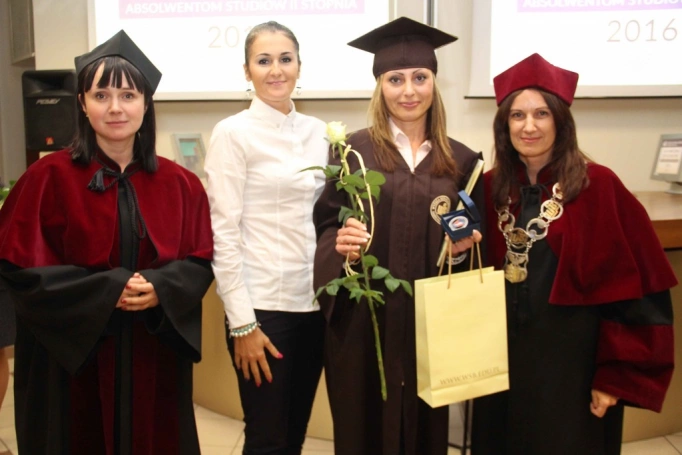 Zdjęcie nr 74 z galerii Gala wręczenia dyplom&oacute;w absolwentom studi&oacute;w II stopnia