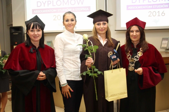 Zdjęcie nr 75 z galerii Gala wręczenia dyplom&oacute;w absolwentom studi&oacute;w II stopnia