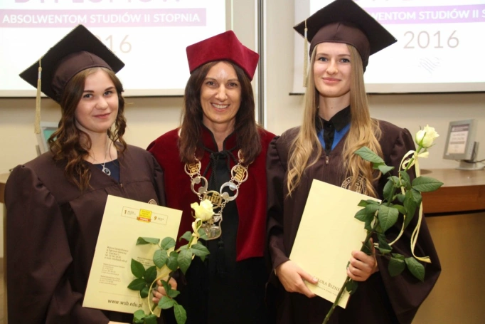 Zdjęcie nr 84 z galerii Gala wręczenia dyplom&oacute;w absolwentom studi&oacute;w II stopnia