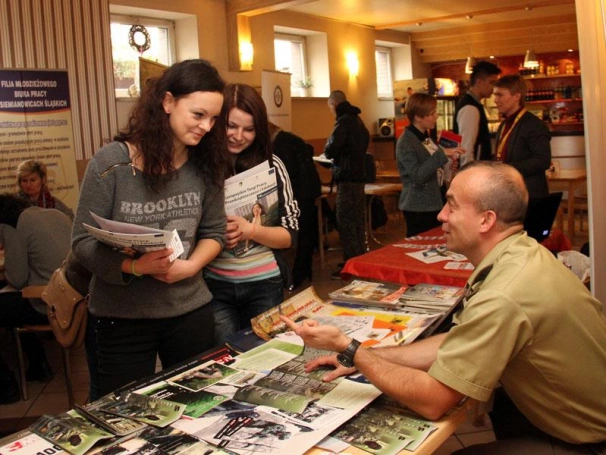 Zdjęcie nr 6 z galerii VI Targi Pracy i Praktyk Studenckich