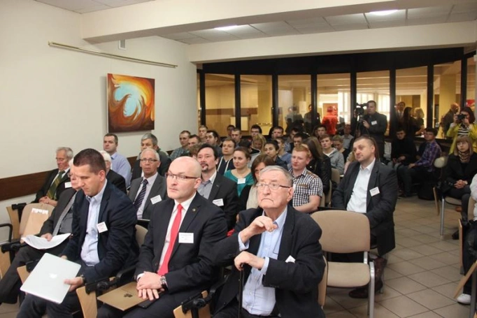Zdjęcie nr 2 z galerii IX Międzynarodowa Konferencja Naukowa "Internet w Społeczeństwie Informacyjnym"  - podsumowanie