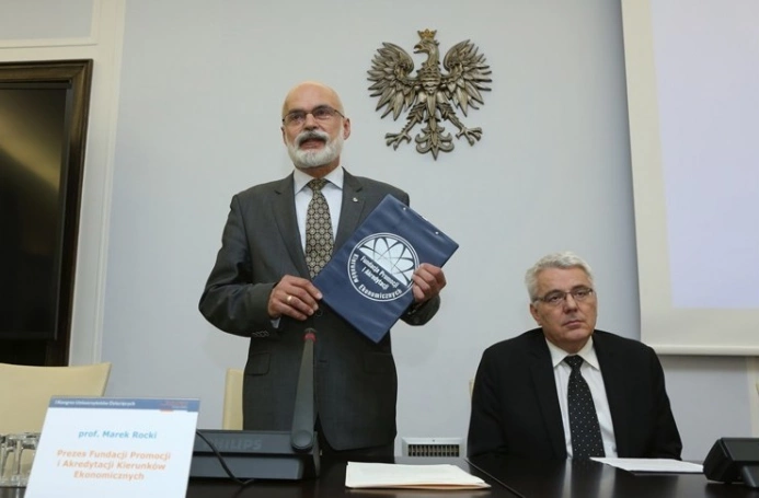 Zdjęcie nr 3 z galerii Wyższa Szkoła Biznesu w Dąbrowie Górniczej współzałożycielem ogólnopolskiego Stowarzyszenia Uniwersytetów Dziecięcych