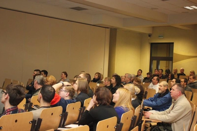 Zdjęcie nr 1 z galerii Pierwsze Akademickie Forum Taniego Podróżowania w WSB