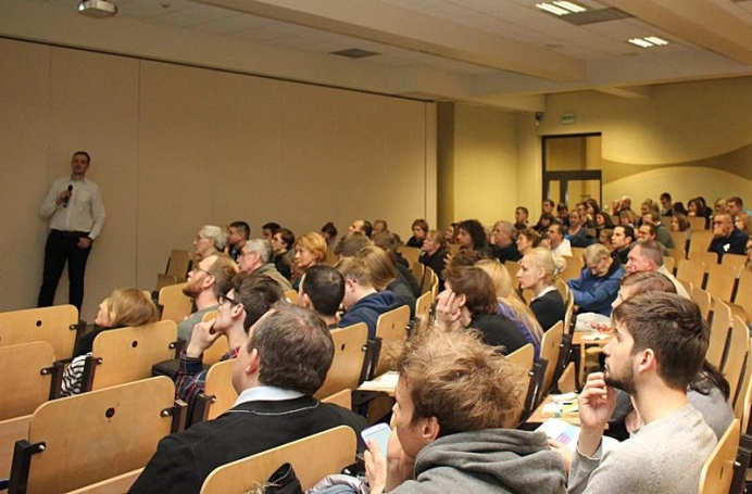 Zdjęcie nr 3 z galerii Pierwsze Akademickie Forum Taniego Podróżowania w WSB