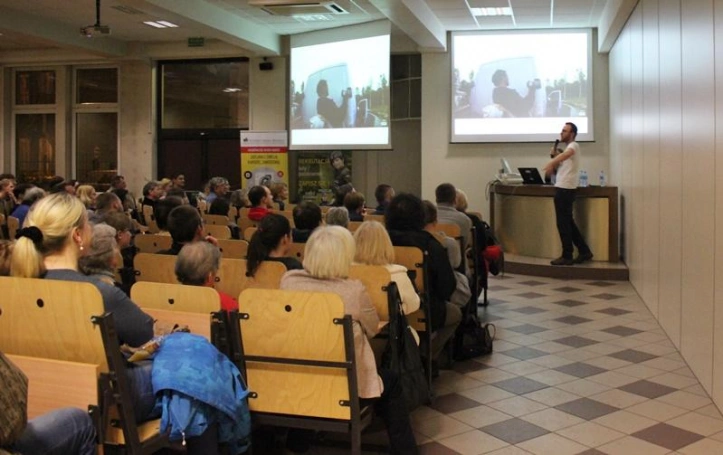 Zdjęcie nr 8 z galerii Pierwsze Akademickie Forum Taniego Podróżowania w WSB