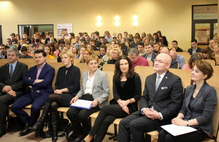 Zdjęcie nr 13 z galerii Wkrótce potrzebnych będzie 100 tysięcy wykwalifikowanych Administratorów Bezpieczeństwa Informacji - Dzień Otwarty GIODO w WSB